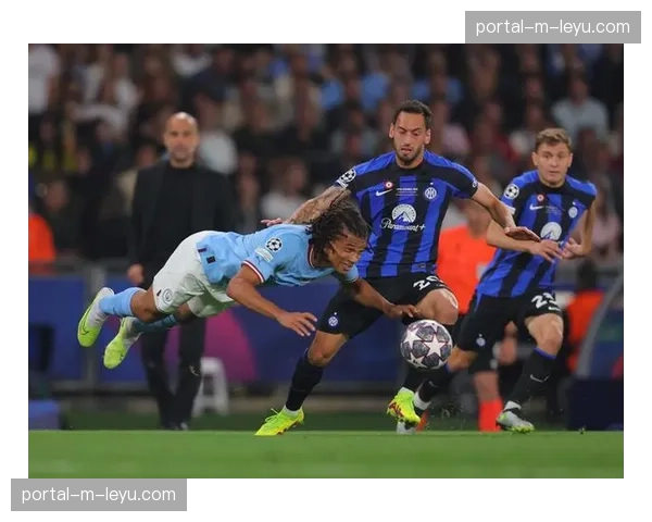 观点：反对派认为，欧冠转播权费用的飙升正加剧欧洲各国国内联赛的失衡